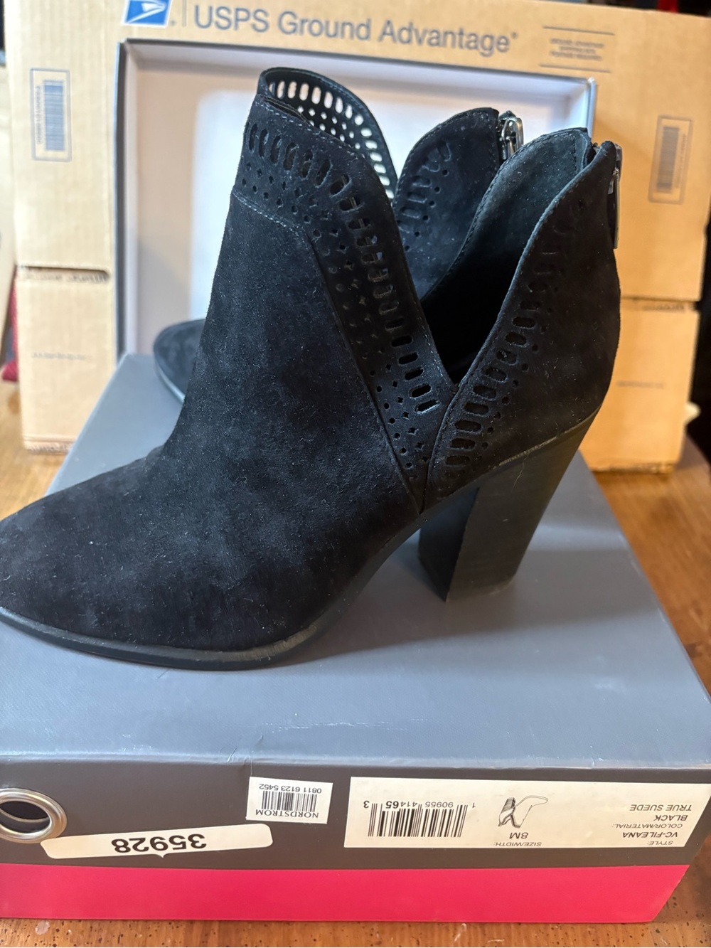 Vince Camuto Fileana bootie in size 8M. Black Suede NEW